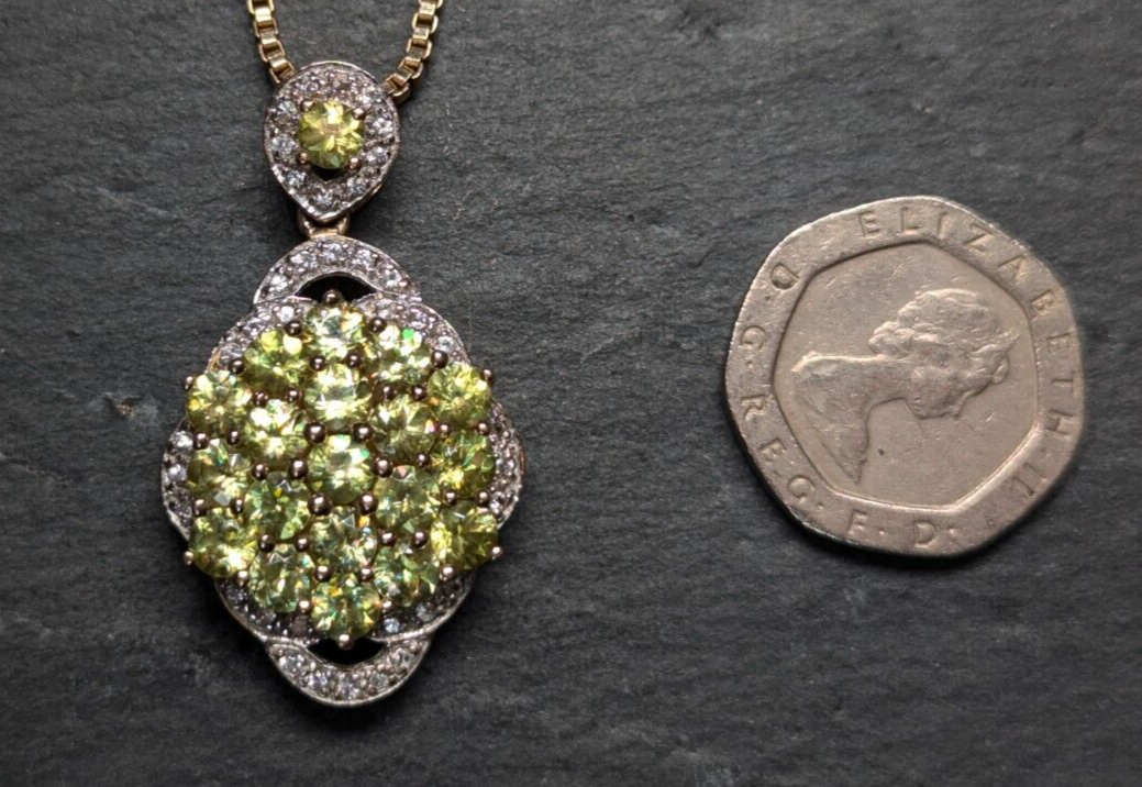 9ct Yellow Gold Pendant Peridot and Diamond 375 Hallmarked Size: 37.1mm x 20.9mm