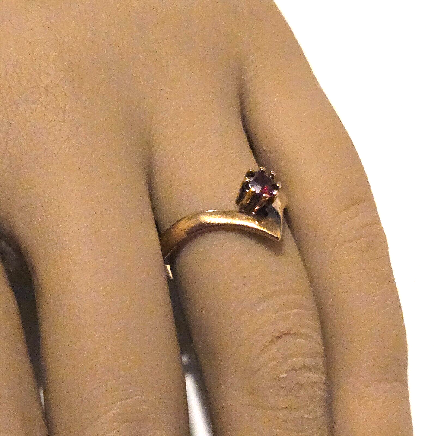 9ct Yellow Gold Ring Red Garnet Stone Wishbone Hallmarked Ring Size P 1/2