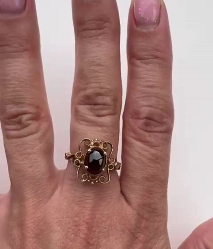 9ct Yellow Gold  Ring Garnet Cabochon Solitaire UK Ring Size M 1/2