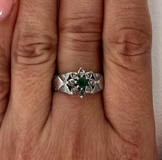 9ct White Gold Ring Green Emerald & Diamond Cluster Ring Size Q 1/2 -