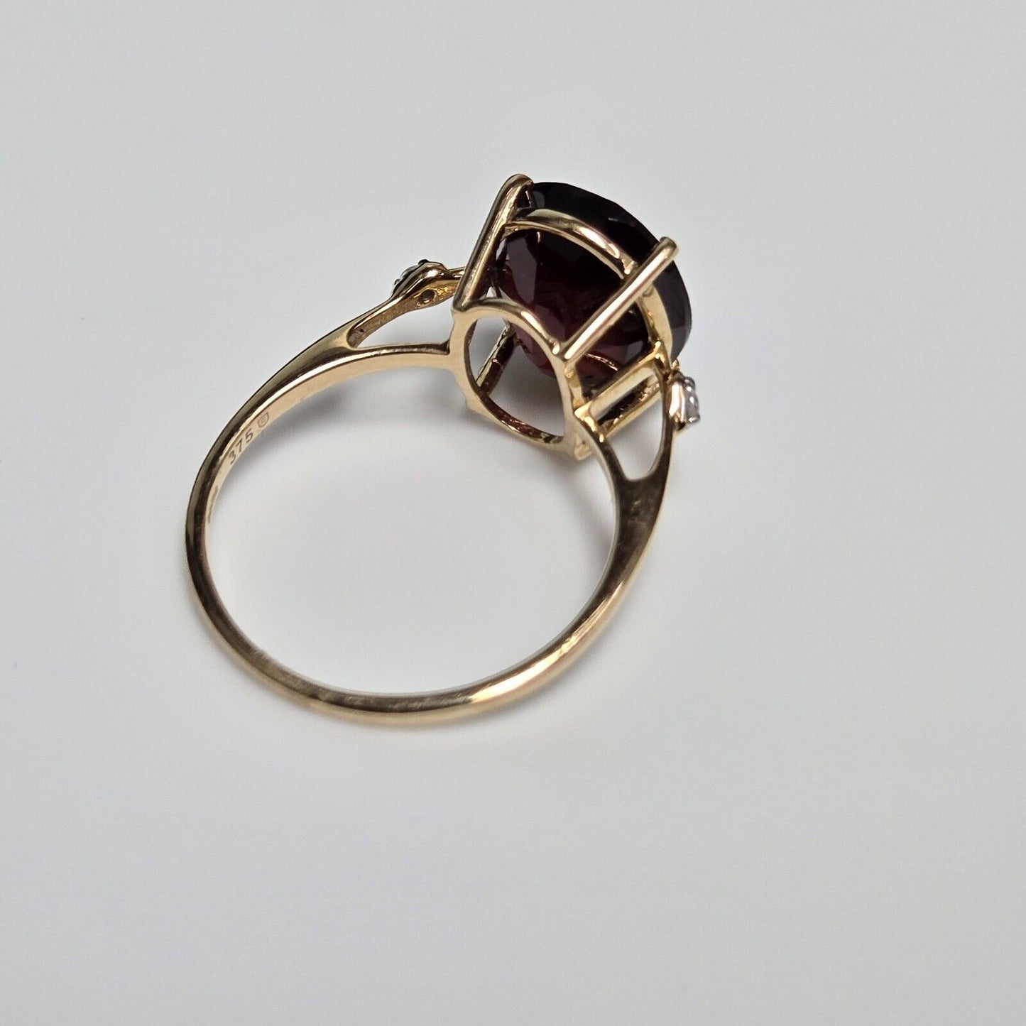 9ct Yellow Gold Red Oval Garnet Gemstone UK Ring Size N 1/2
