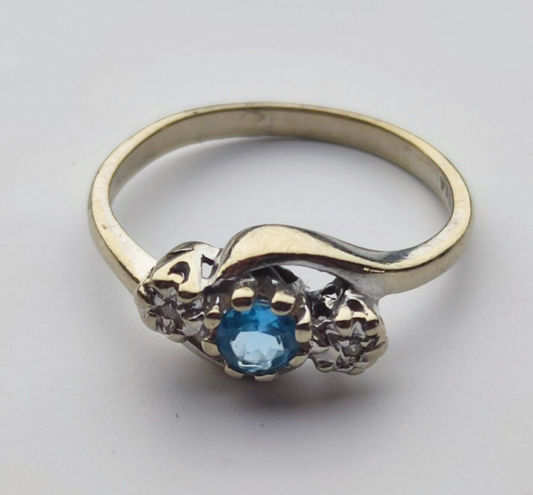 9ct Yellow Gold Ring Round Blue Topaz and White Diamonds Gemstones Ring Size: M