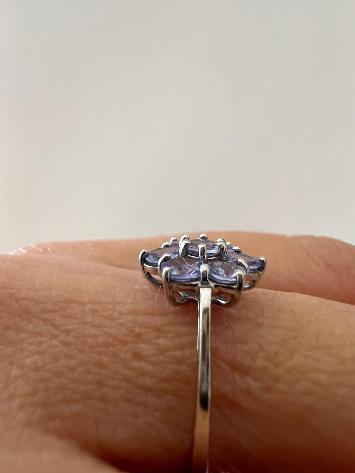 9ct White Gold Ring Blue Tanzanite Cluster UK Ring Size O 1/2