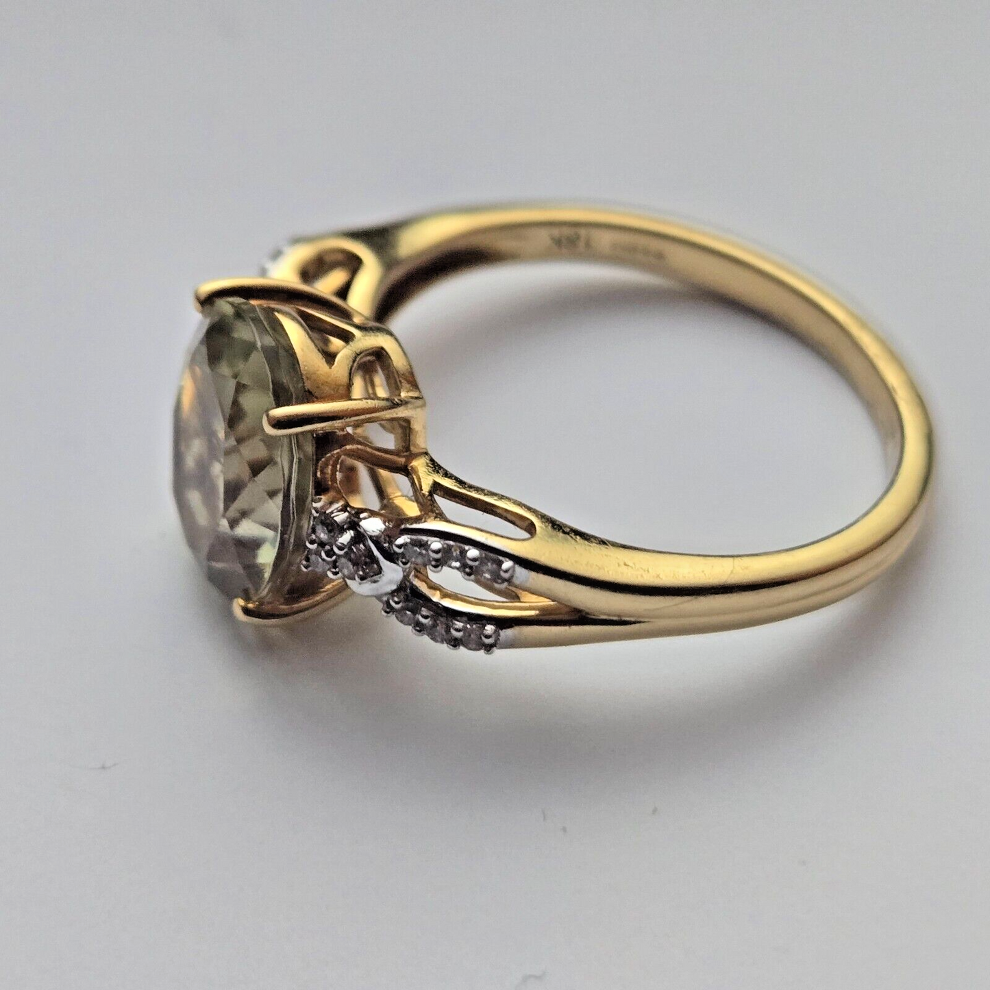 18ct Gold Yellow Ring Yellow Oval Citrine & Diamonds UK Ring Size N 1/2