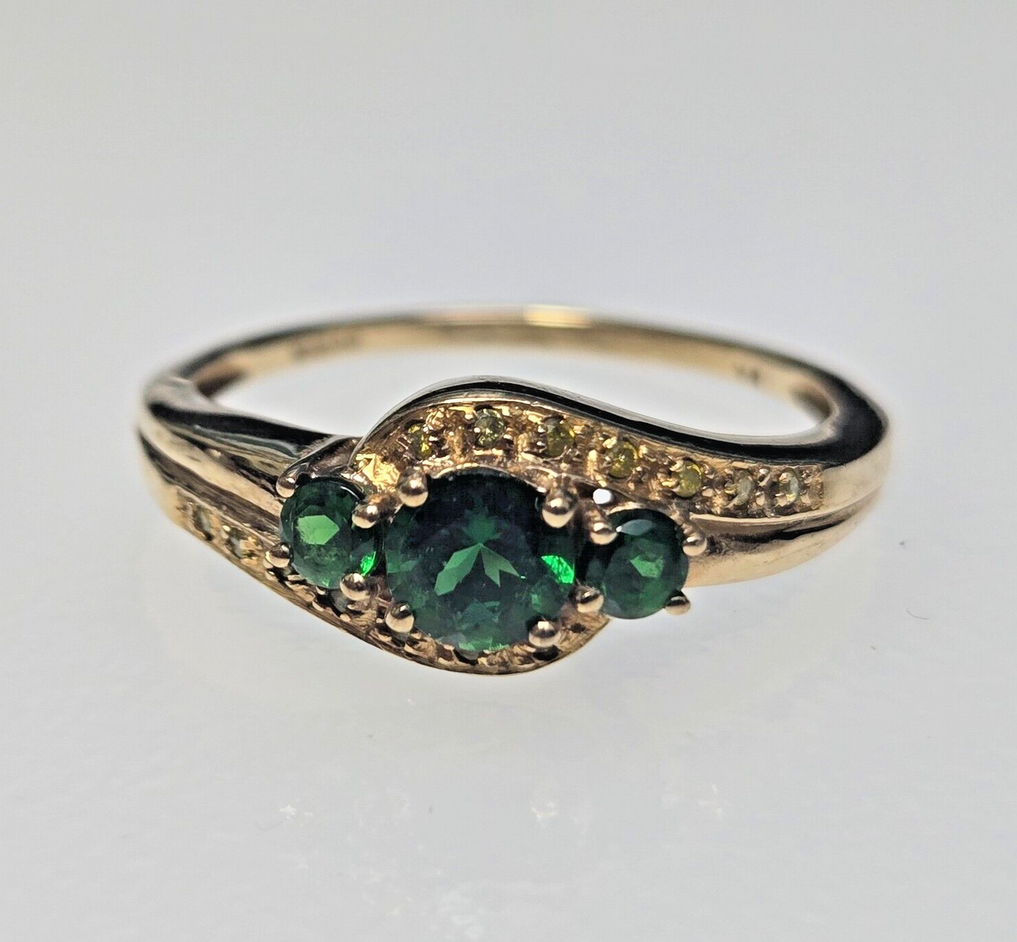 9ct Yellow Gold Ring Diopside and Yellow Diamonds Prong Setting Ring Size S 1/2