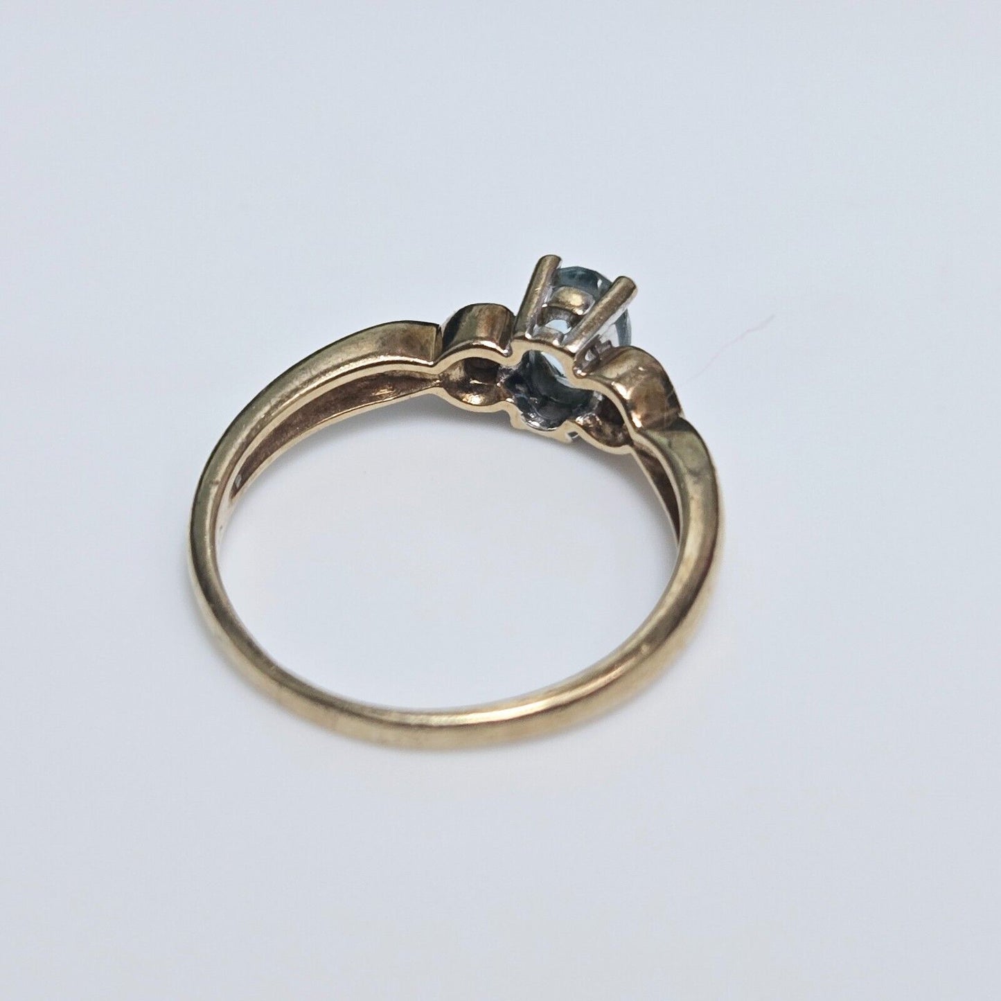 9ct Yellow Gold Ring Blue Topaz and Diamond Three Stone Setting UK Ring Size P