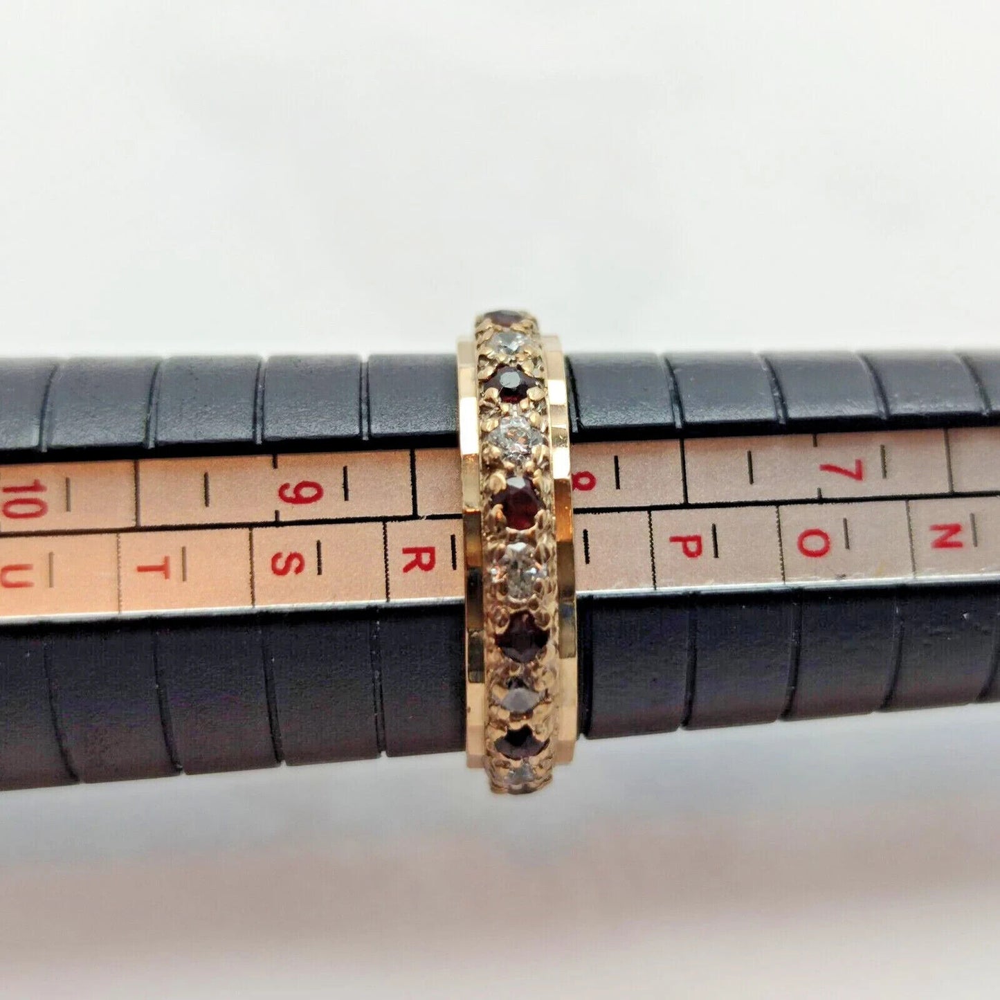 9ct Yellow Gold Eternity Ring Red Garnet Gemstones UK Ring Size Q