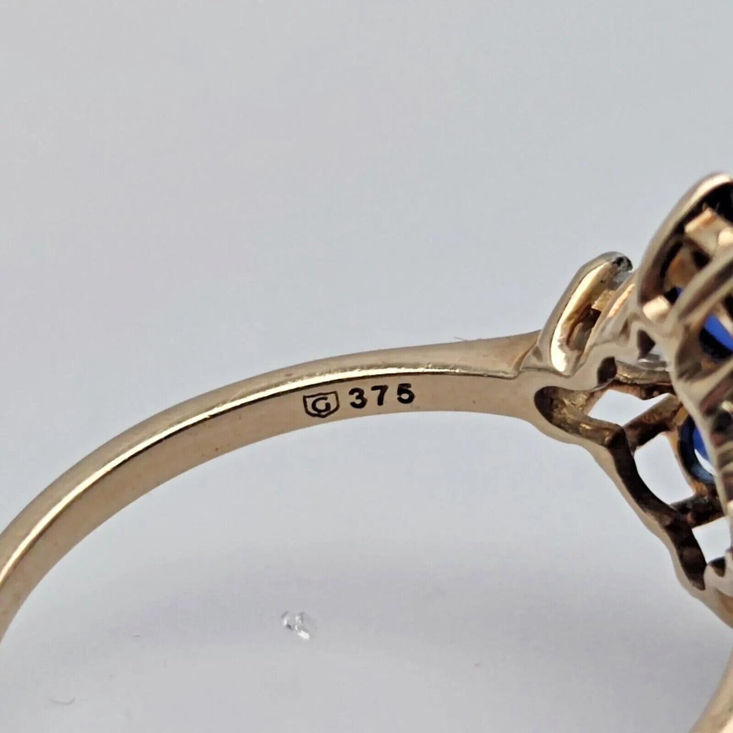 9ct Yellow Gold Ring Blue Synthetic Sapphire and Cubic Zirconia Ring Size U