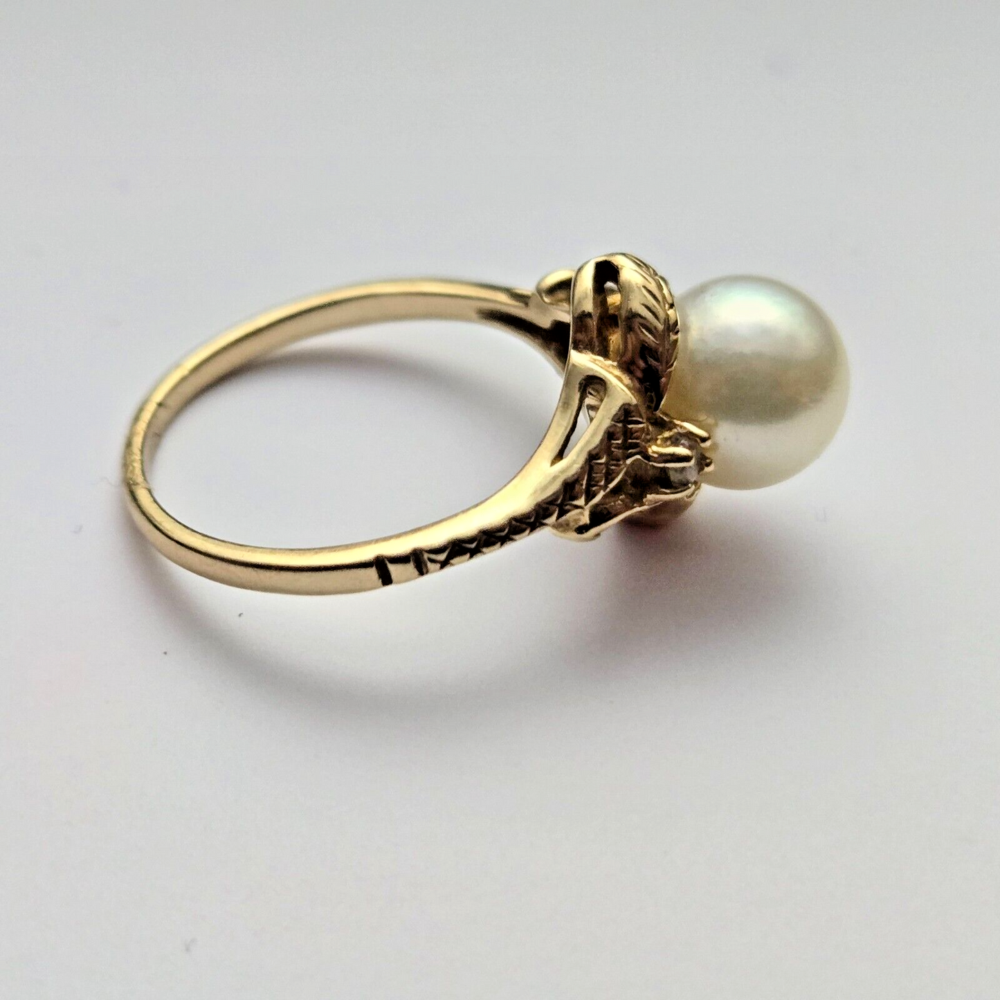 9ct Yellow Gold Ring White Pearl Prong Setting Statement Ring Size J