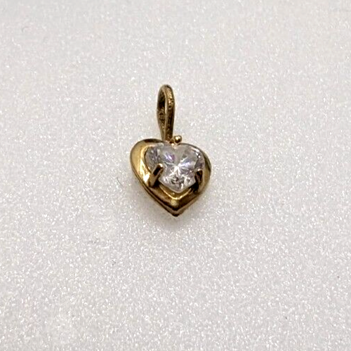 9ct Yellow Gold Heart Pendant Cubic Zirconia Stone Size: 13mm x 7mm