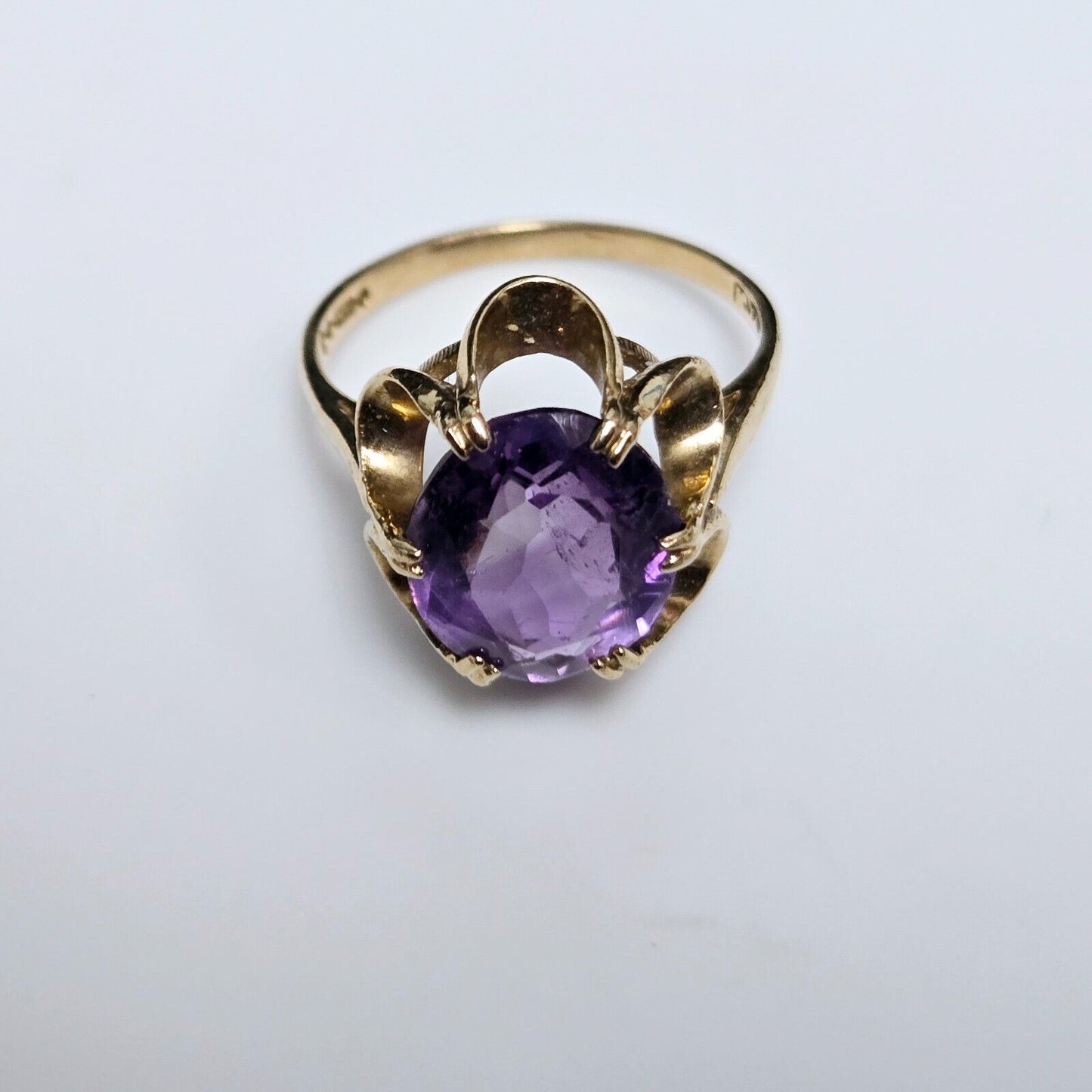 9ct Yellow Gold Ring Oval Purple Amethyst Solitaire UK Ring Size P 1/2