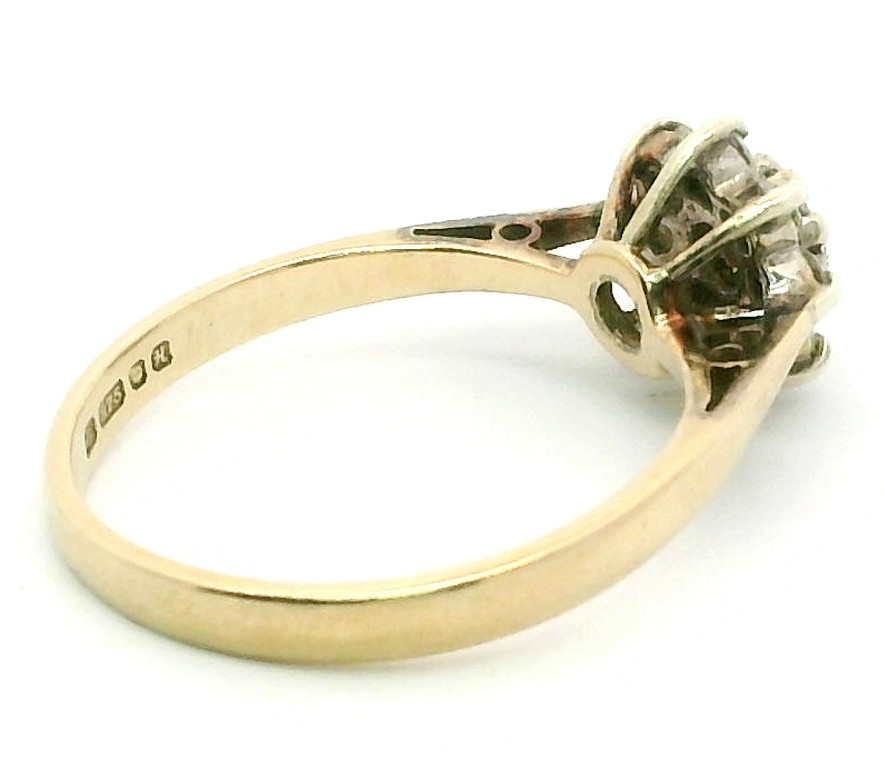 9ct Yellow Gold Diamonds x9 Prong Setting 375 Hallmarked Ring Size K