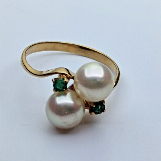 18ct Yellow Gold Ring White Pearl and Green Emerald Gemstones Ring Size M