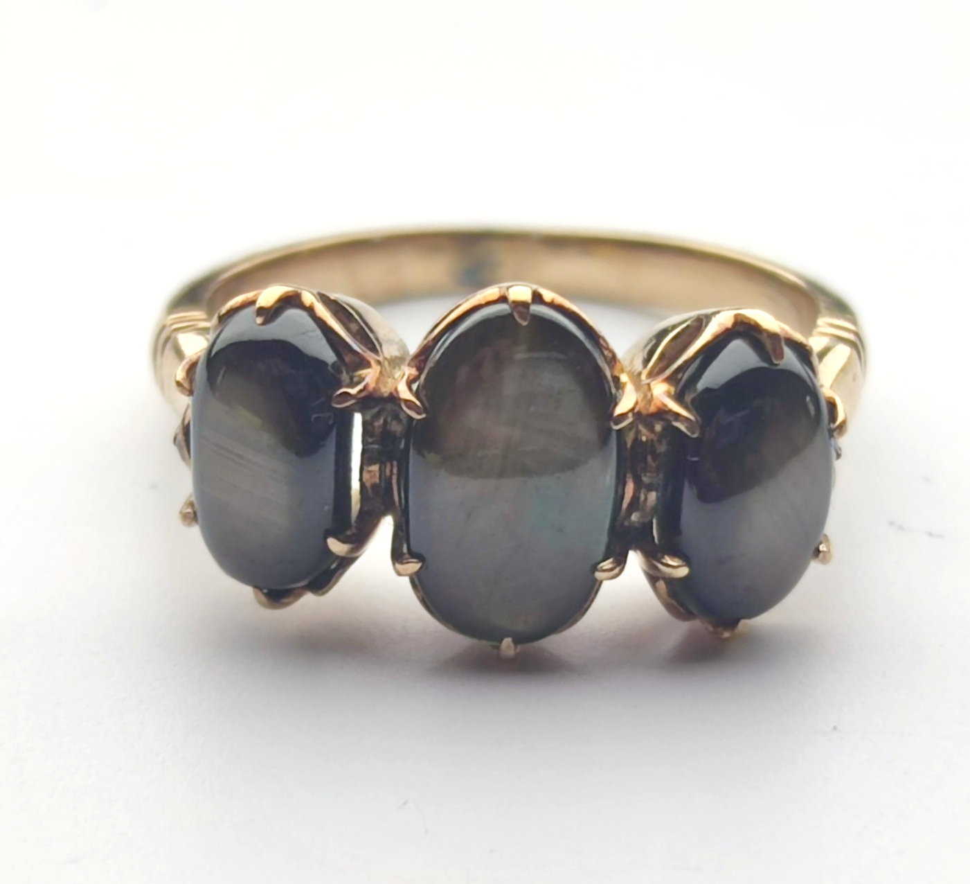 9ct Yellow Gold Sheen Obsidian Gemstones Three Stone Setting Ring Size: J