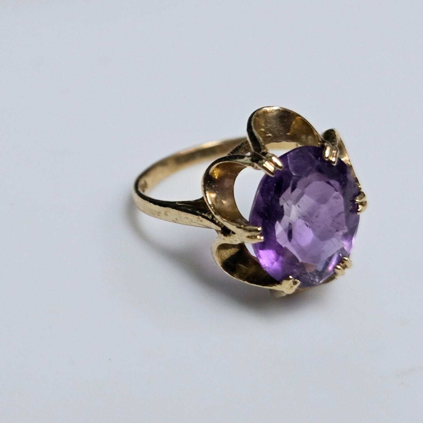 9ct Yellow Gold Ring Oval Purple Amethyst Solitaire UK Ring Size P 1/2