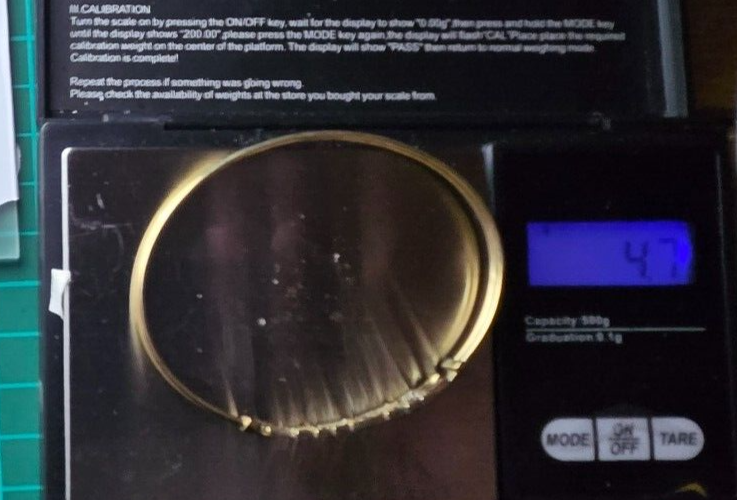9ct Yellow Gold MUM Bangle Cubic Zirconia Gemstones Mother Gift