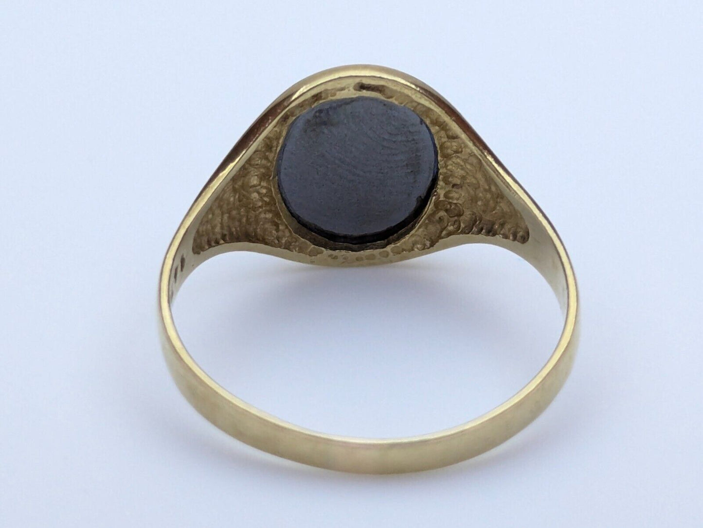 Men's 9ct Yellow Gold Roman Ring Oval Black Hematite Stone UK Ring Size V 1/2
