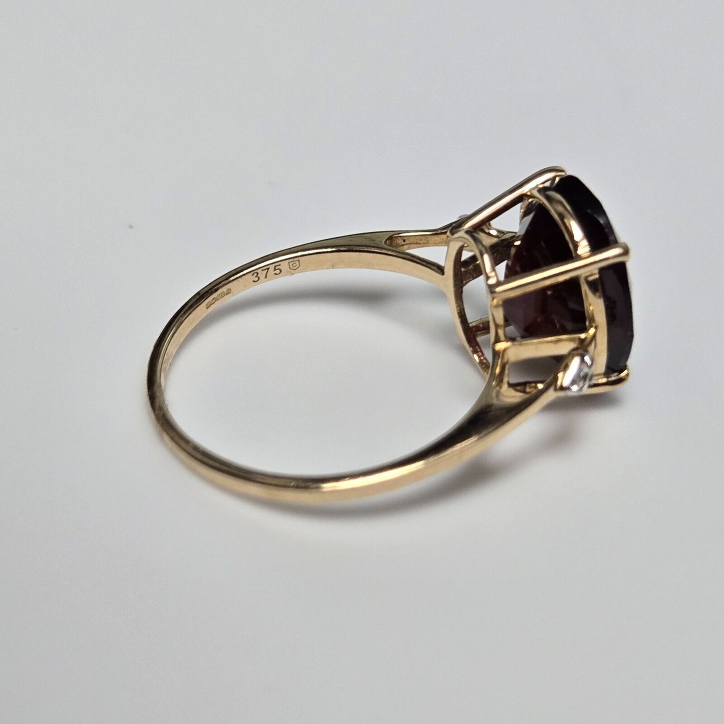 9ct Yellow Gold Red Oval Garnet Gemstone UK Ring Size N 1/2