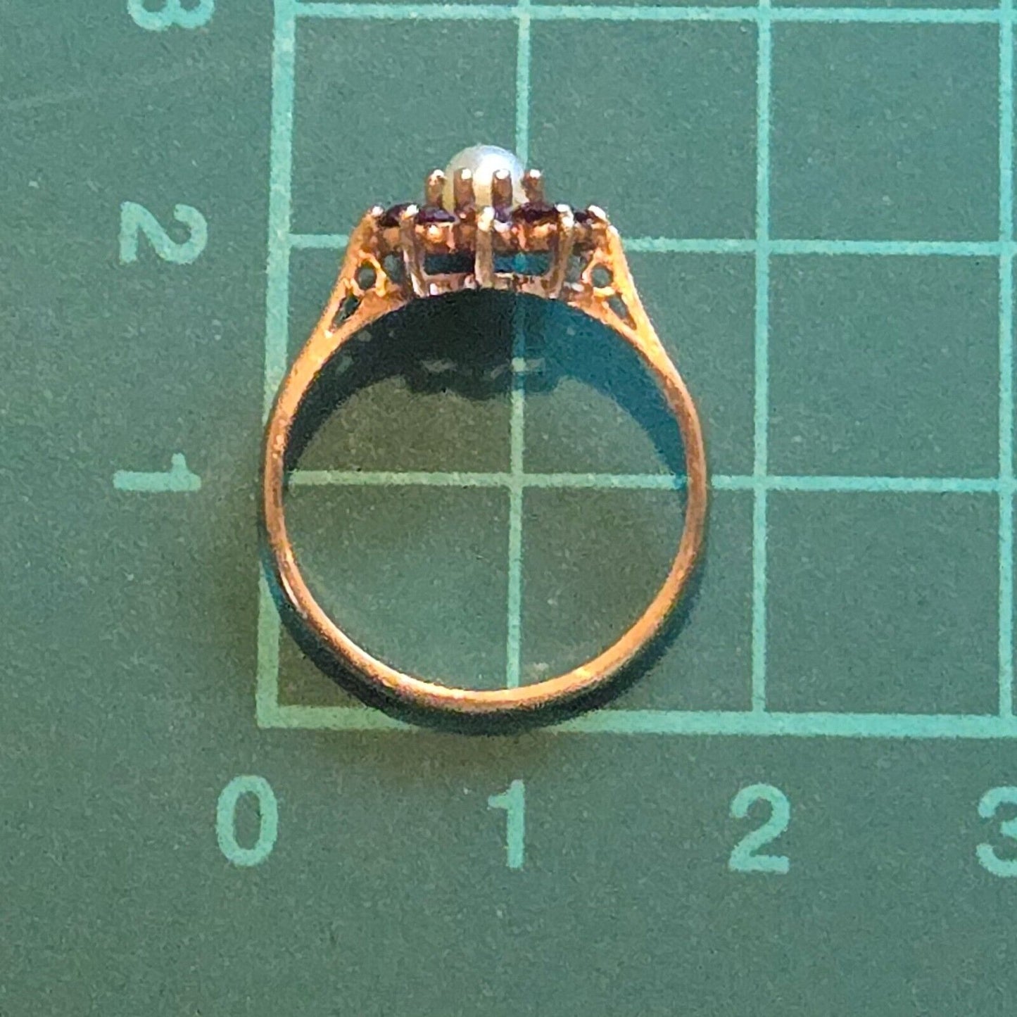 9ct Yellow Gold Ring Red Garnet and White Pearl Hallmarked UK Ring Size L