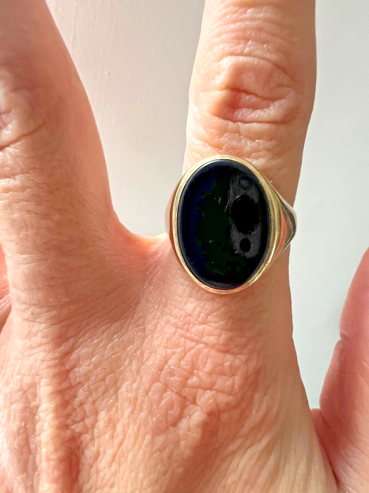 9ct Yellow Gold Ring With Oval Black Onyx Signet UK Ring Size T