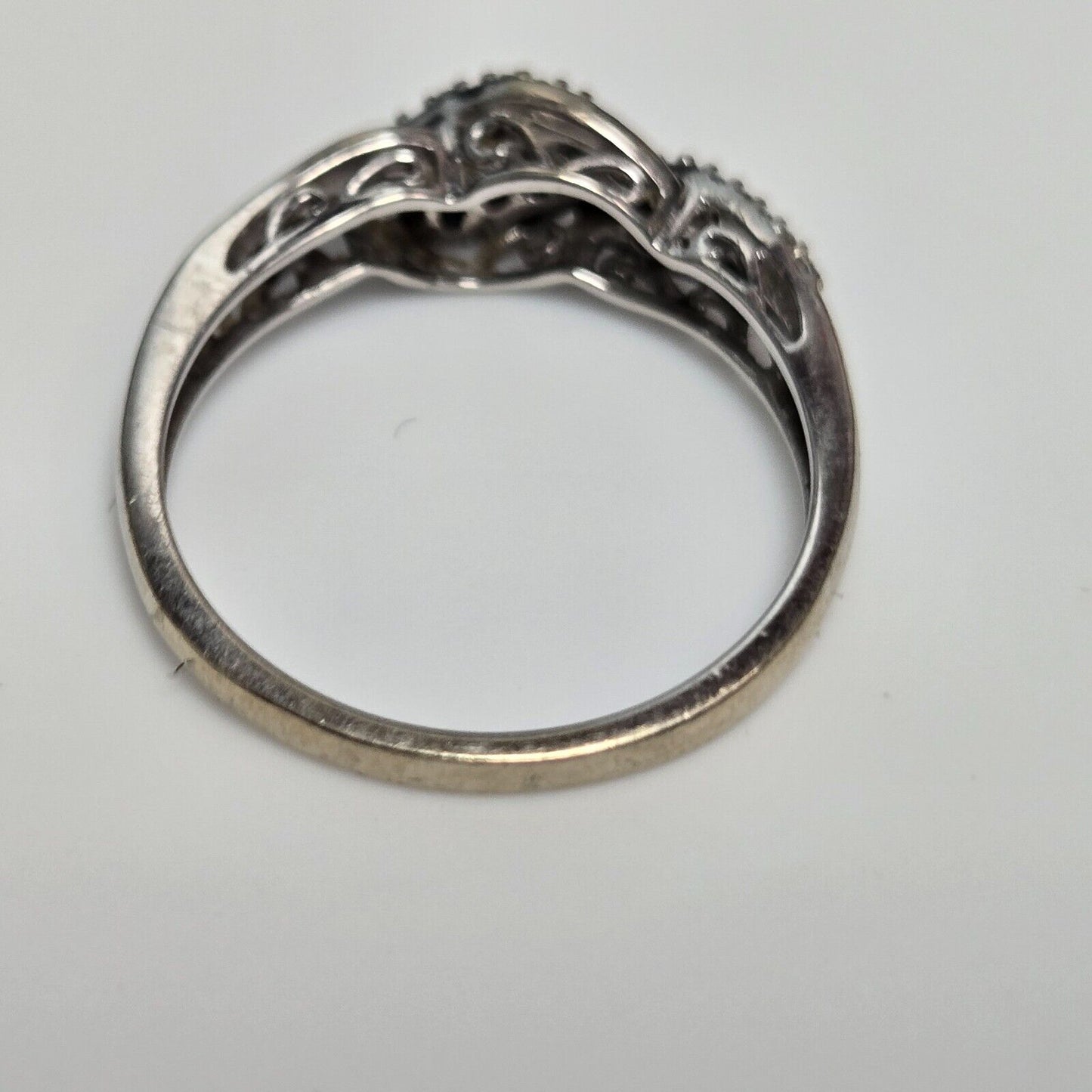 14ct White Gold Ring Black and White Diamonds Twisted Setting UK Ring Size N