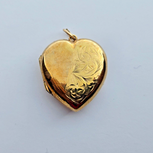 9ct Yellow Gold Heart Photo Locket Engraved Design Hallmarked Size: 19mm x 25mm