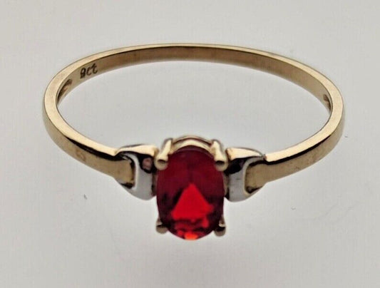 9ct Yellow Gold Ring Red Oval Cubic Zirconia Stone UK ring Size O