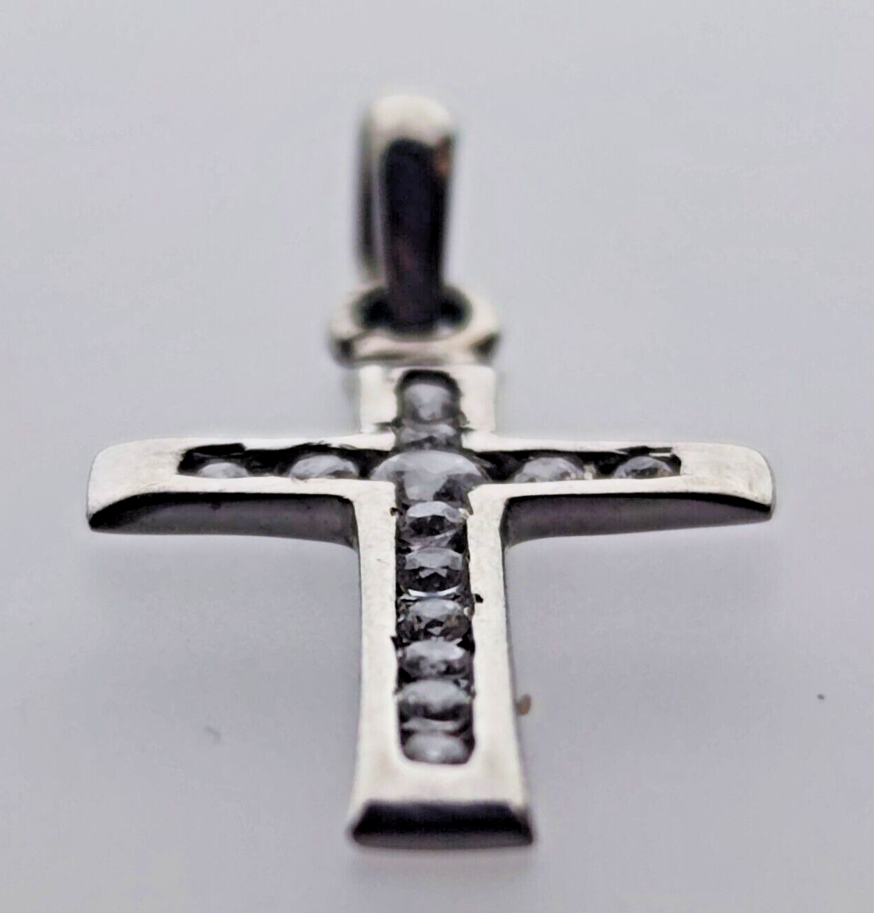 9ct White Gold Cross Pendant Cubic Zirconia Stones Size 29mm x 12mm Hallmarked