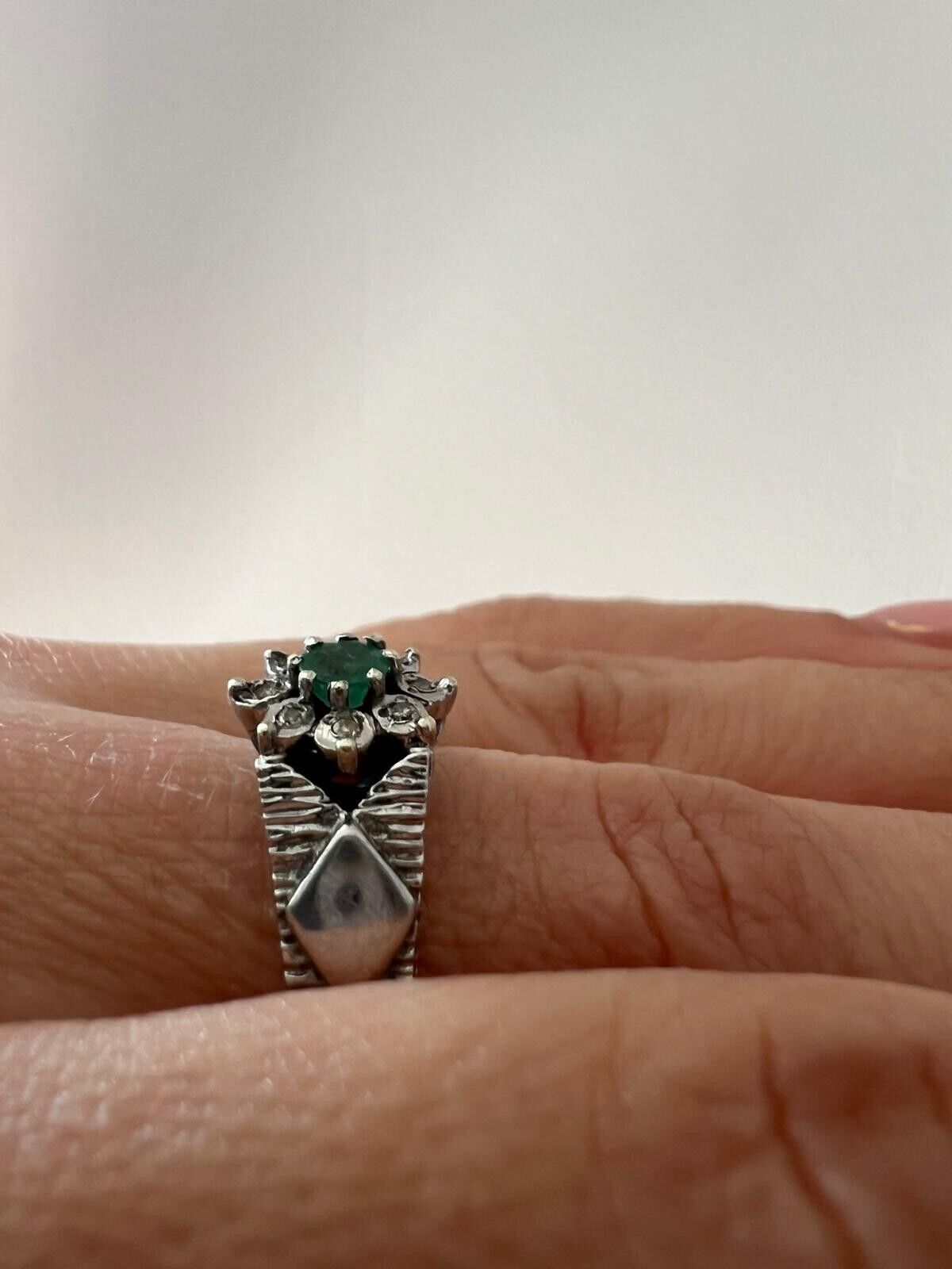 9ct White Gold Ring Green Emerald & Diamond Cluster Ring Size Q 1/2 -