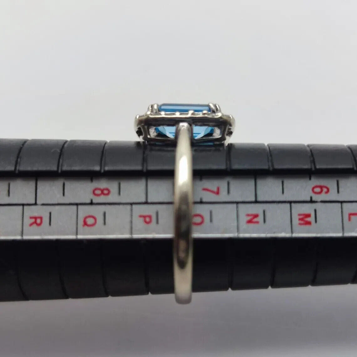9ct White Gold Ring Blue Topaz and 0.25ct Diamonds Ring Size O