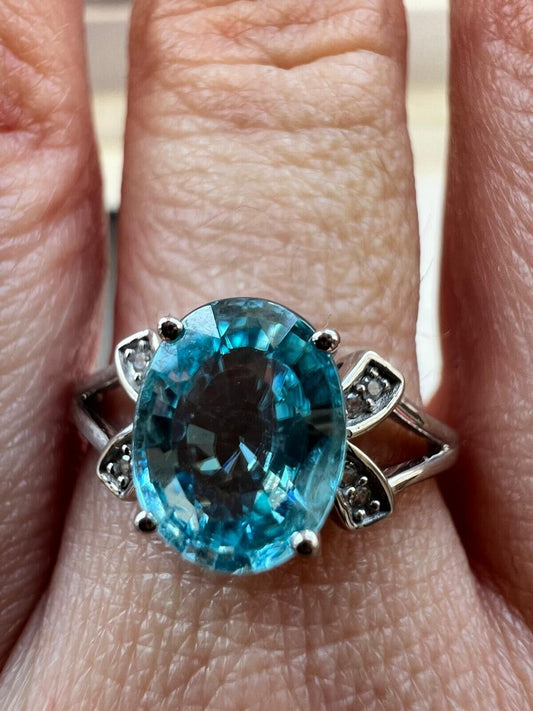 9ct White Gold Ring Oval Blue Topaz & Colourless Diamond Ring Size Q 1/2