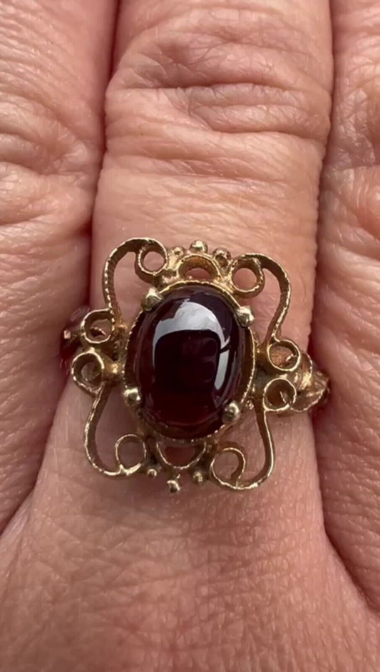 9ct Yellow Gold  Ring Garnet Cabochon Solitaire UK Ring Size M 1/2