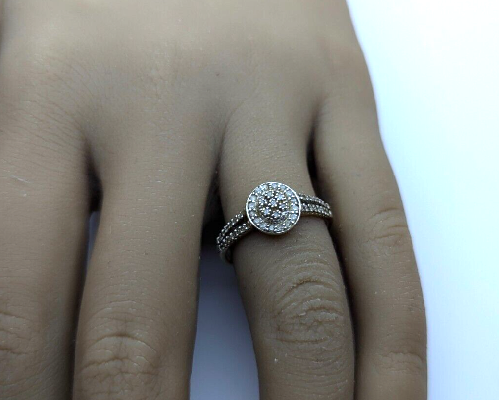 9ct Yellow Gold Ring Diamond Cluster Setting 375 Hallmarked Ring Size P 1/2