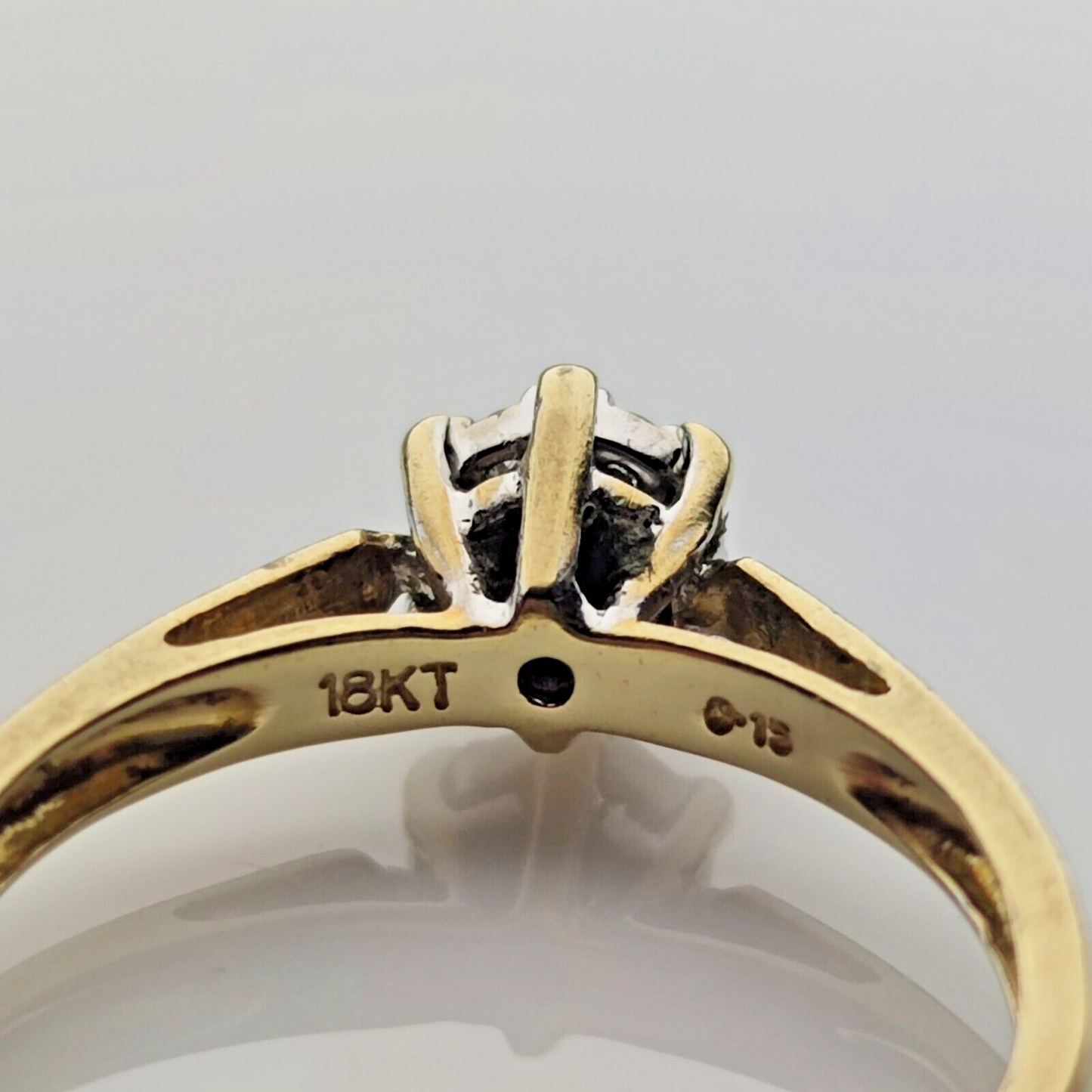 18ct Yellow Gold Ring 7 Diamonds Total 0.15ct Prong Setting Ring Size O 1/2