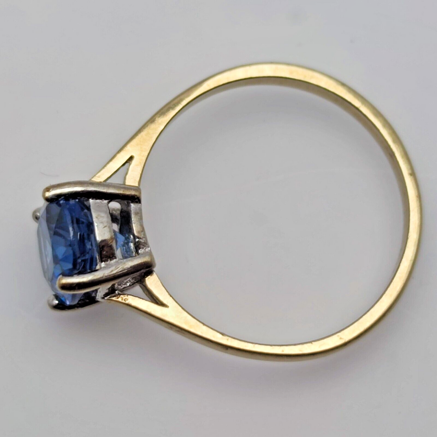 9ct Yellow Gold Ring  Oval Blue Cubic Zirconia Prong Setting UK Ring Size M