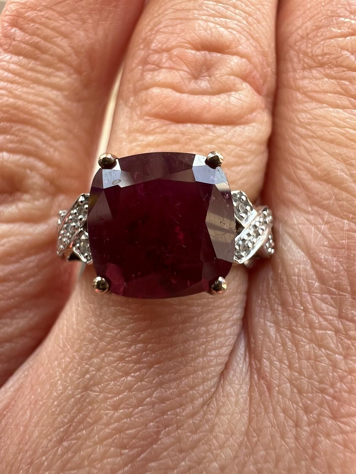 9ct Yellow Gold Ring Red Ruby and Diamond Gemstones Ring Size J 1/2