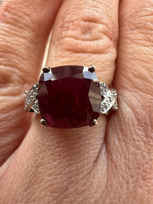 9ct Yellow Gold Ring Red Ruby and Diamond Gemstones Ring Size J 1/2