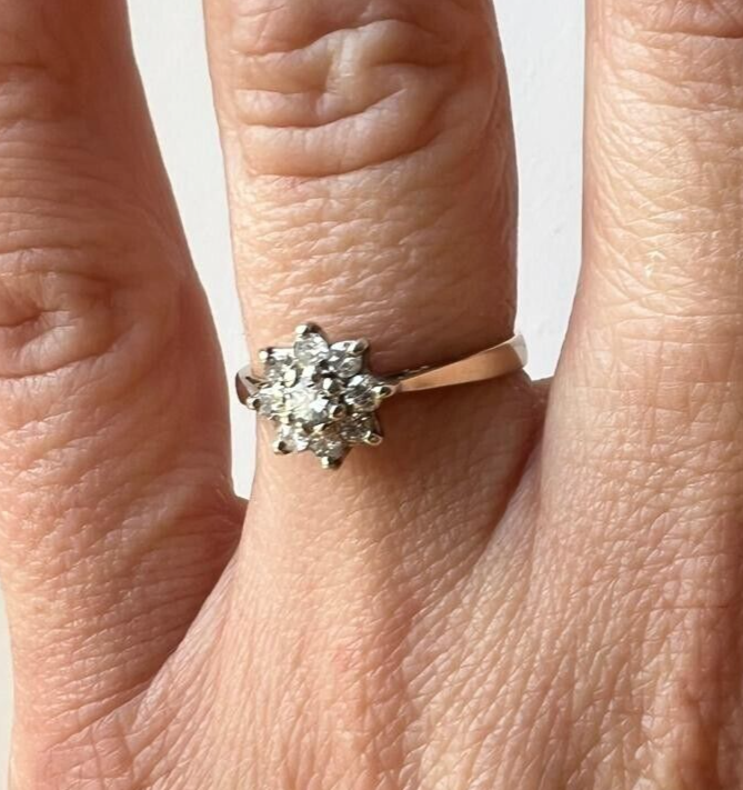 9ct Yellow Gold Diamonds x9 Prong Setting 375 Hallmarked Ring Size K