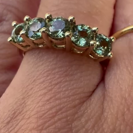 9ct Gold Ring Half Eternity Green Zircon Ring Size M 1/2 - 9Ct Yellow Gold