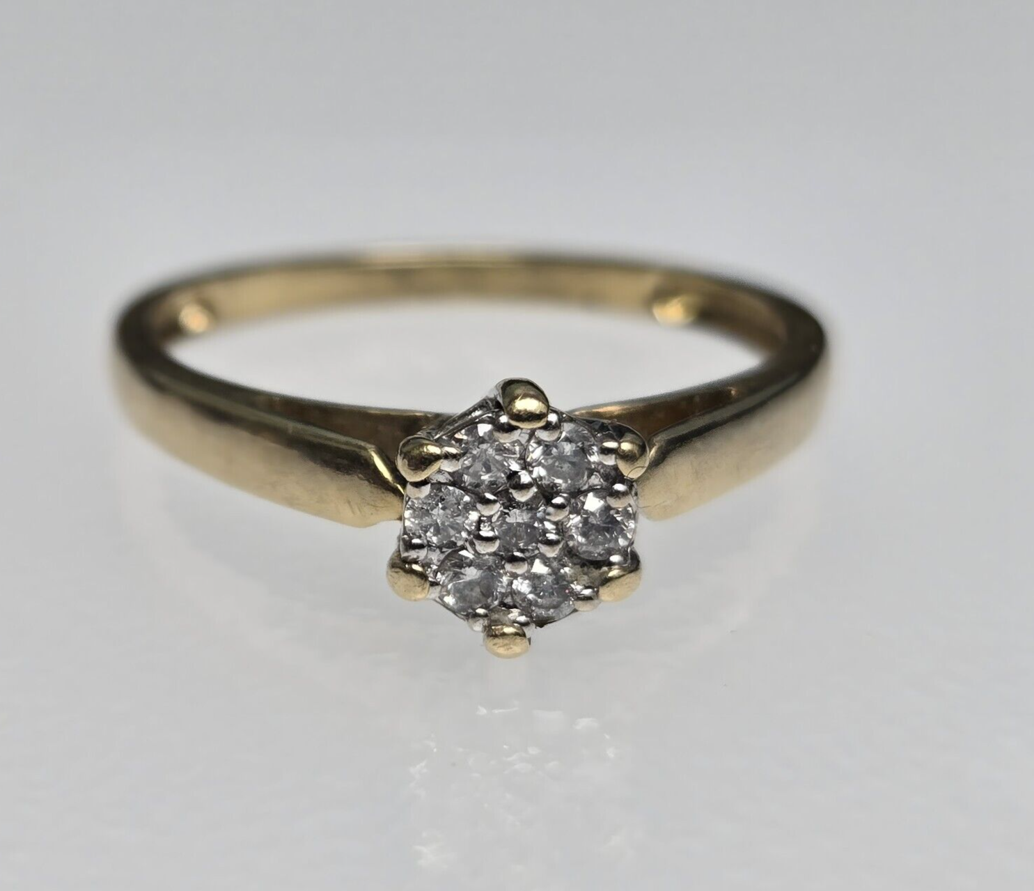 18ct Yellow Gold Ring 7 Diamonds Total 0.15ct Prong Setting Ring Size O 1/2