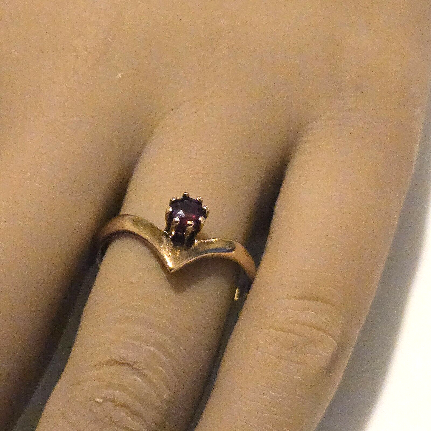 9ct Yellow Gold Ring Red Garnet Stone Wishbone Hallmarked Ring Size P 1/2