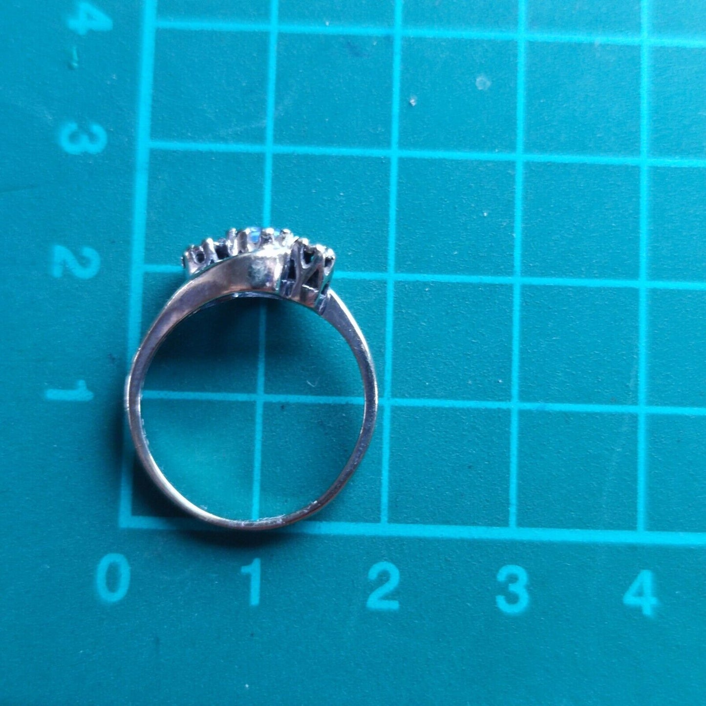 9ct Yellow Gold Ring Round Blue Topaz and White Diamonds Gemstones Ring Size: M