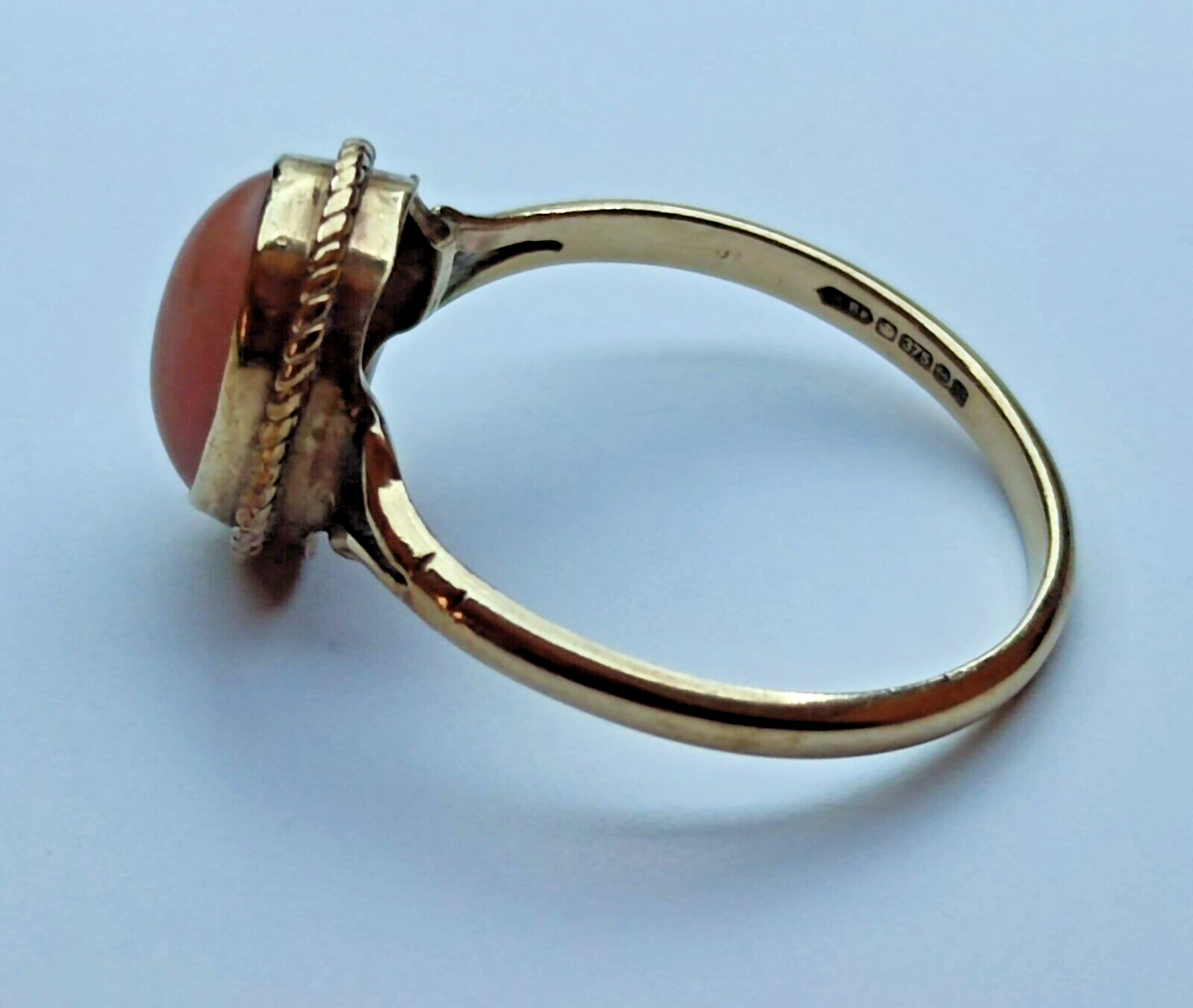9ct Yellow Gold Ring Oval Coral Gemstone UK Ring Size N 1/2
