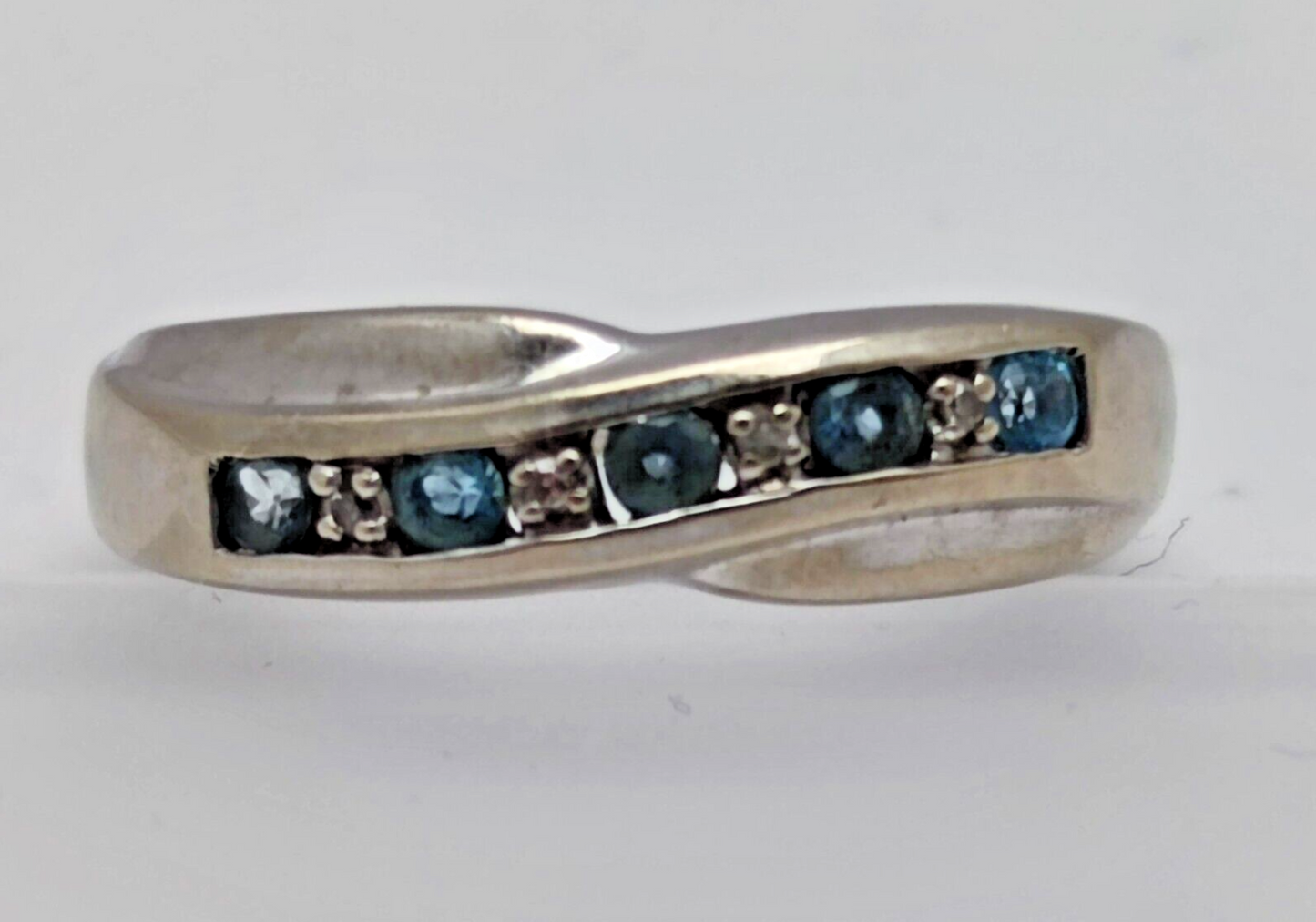 9ct White Gold Blue Topaz & Diamond Crossover Band Design Ring Size N 1/2