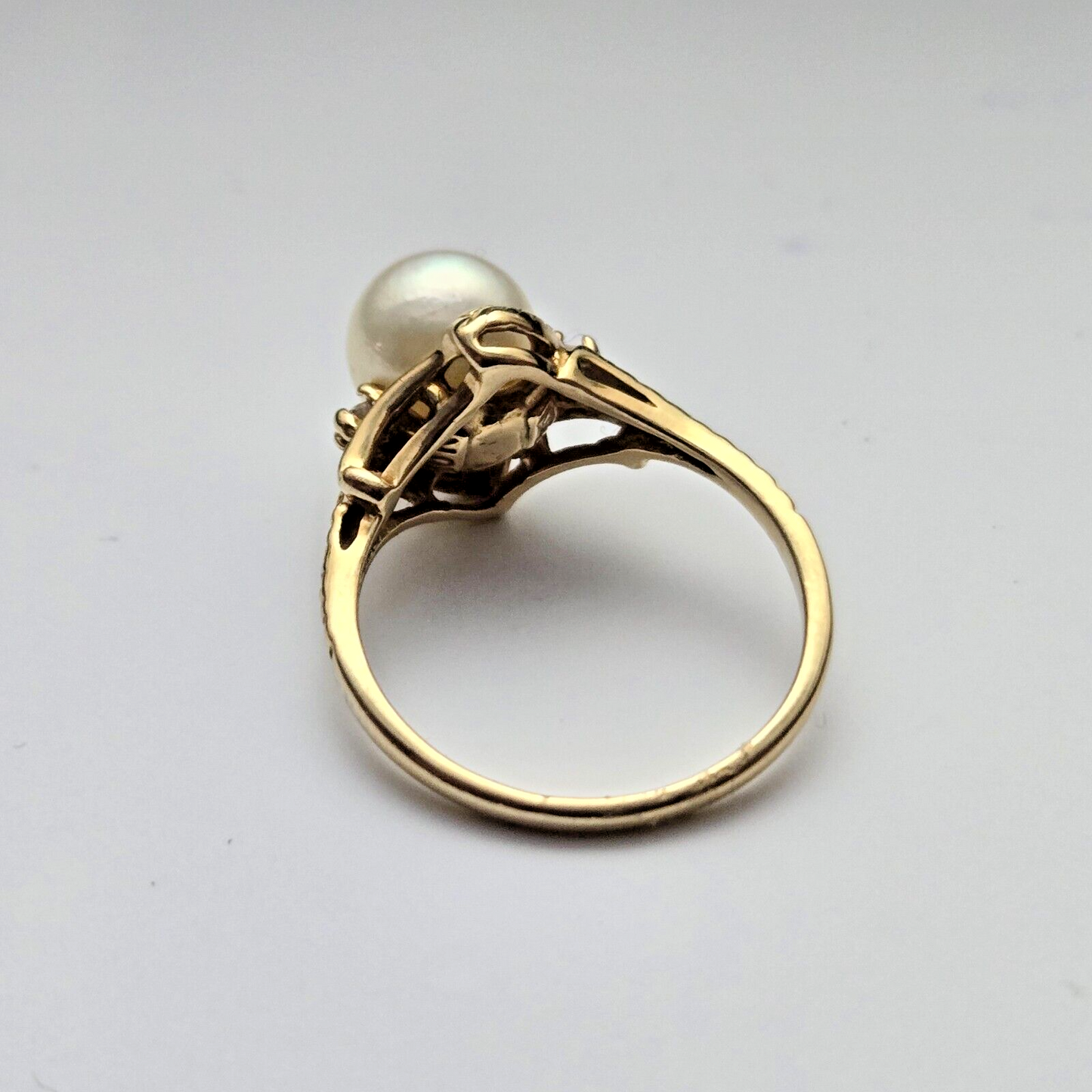 9ct Yellow Gold Ring White Pearl Prong Setting Statement Ring Size J