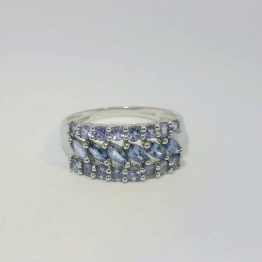 9ct White Gold Ring Blue Tanzanite Cluster Setting Hallamrked Ring Size T