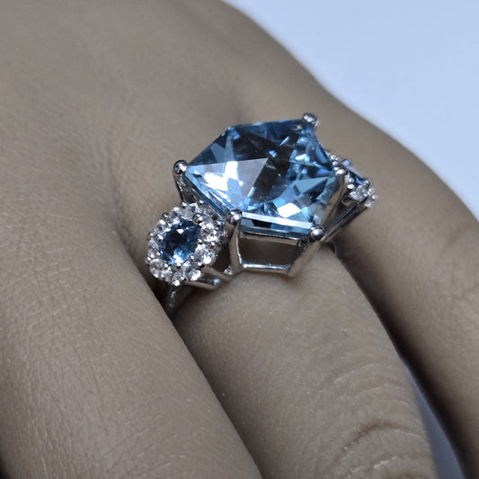 9ct White Gold Ring Blue Topaz and Quartz 375 Hallmarked Ring Size N 1/2 9k Gold