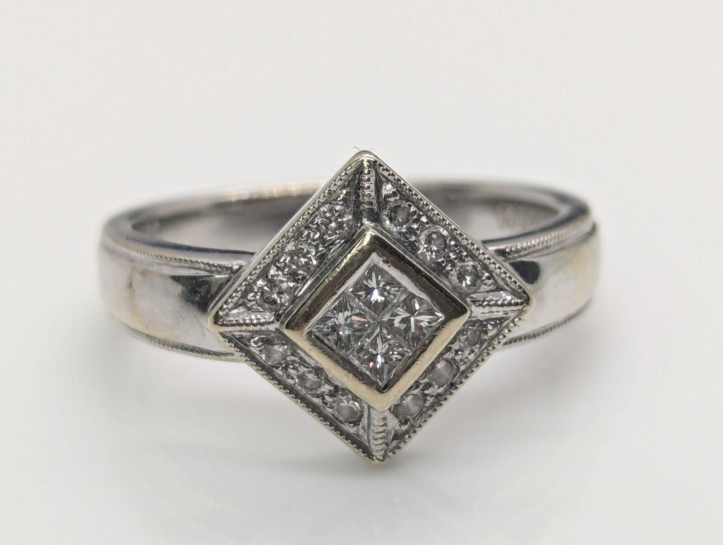 Vintage 18ct White Gold Ring 0.25ct Diamond 750 Hallmarked UK Ring Size M